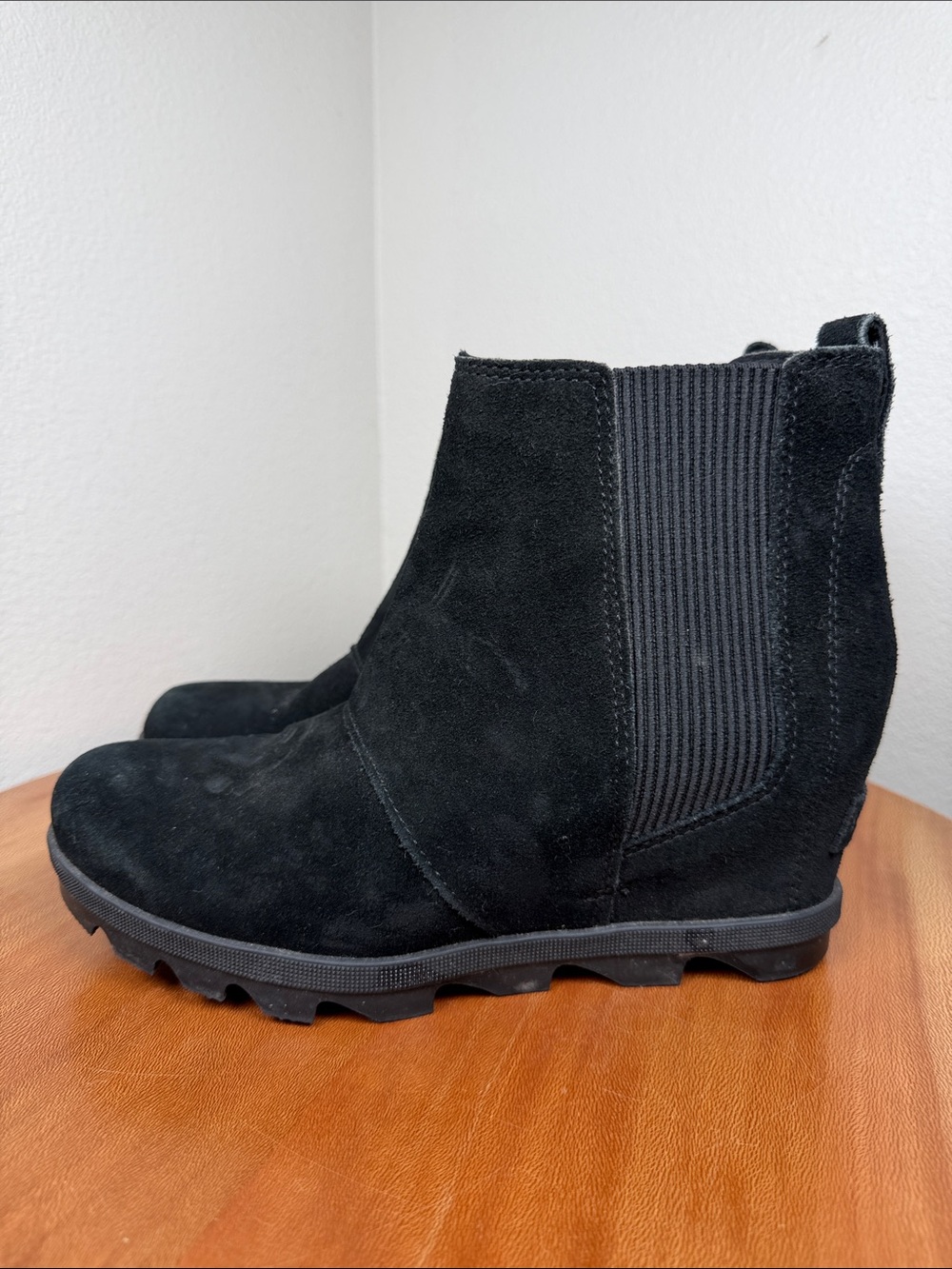 Joan of Arctic Wedge II Chelsea Black Suede Waterproof Size 8.5